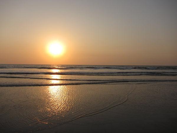 Nagaon Beach (Alibaug) : Stay in standard room with all meals (Veg/Non-Veg), Swimming Pool & MORE!