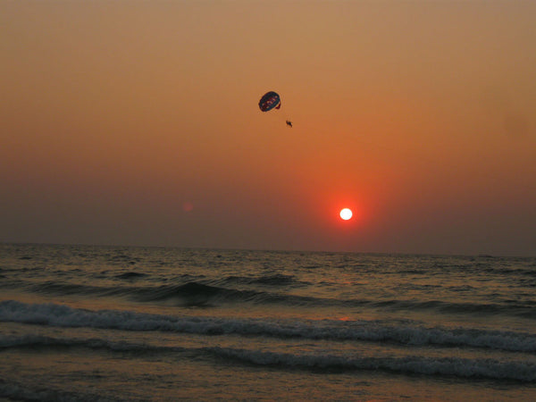 Colva Beach (Goa) : Stay in AC Deluxe Room, Para-sailing, Jet Ski Ride, Ringo Bumper Ride, Welcome drink, Breakfast & MORE!