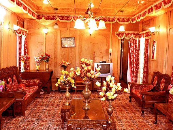 Kashmir Houseboat (2 nights / 3 days) - Stay in premium houseboat & Srinagar sightseeing.