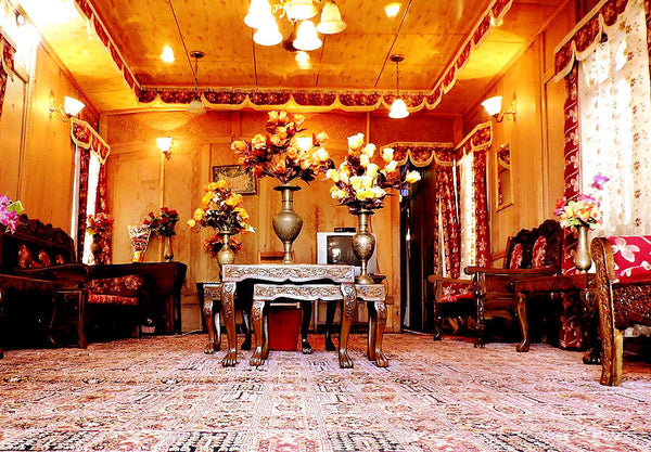 Kashmir Houseboat (2 nights / 3 days) - Stay in premium houseboat & Srinagar sightseeing.