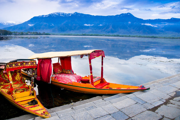 Kashmir Special (3 nights / 4 days) - Stay in premium houseboat, 3 Star hotel, Sightseeing & More!