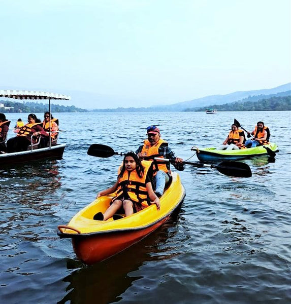 Tapola (Mahabaleshwar) : Stay in Lakeview Cottage, Kayaking, Paddle Boat, Barbeque, Campfire, Music & More