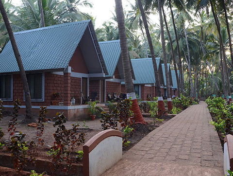 Ladghar Beach : Stay in AC premium cottages at Blue Breeze Resort.