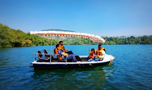 Tapola (Mahabaleshwar) : Stay in Lakeview Cottage, Kayaking, Paddle Boat, Barbeque, Campfire, Music & More