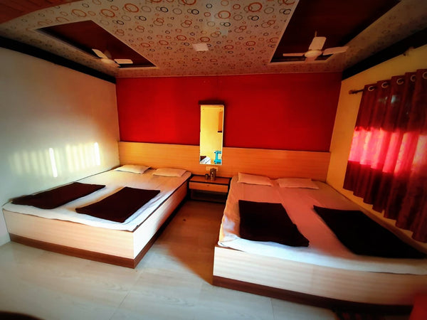 Tapola (Mahabaleshwar) : Stay in Lakeview Cottage, Kayaking, Paddle Boat, Barbeque, Campfire, Music & More
